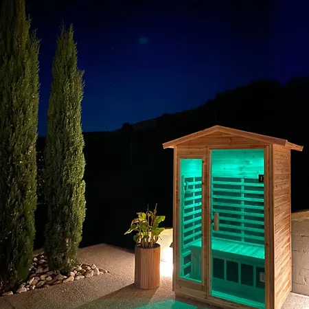 Bed And Adventure Tramontana Resort - Casetta & Wellness Castilenti Exterior photo
