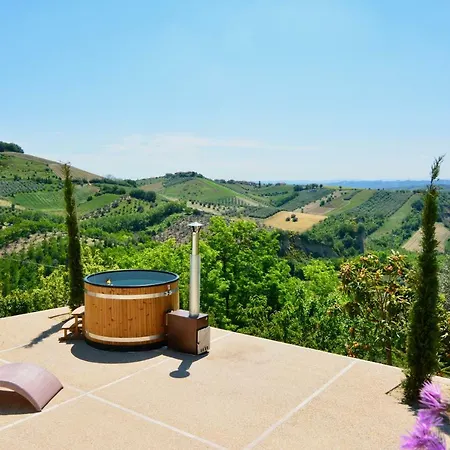 Bed And Adventure Tramontana Resort - Casetta & Wellness Castilenti Exterior photo